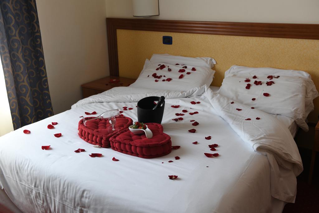 Hotel Italia & Lombardi モンテフィアスコーネ エクステリア 写真